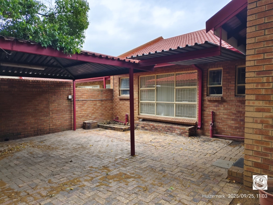 To Let 3 Bedroom Property for Rent in Vaalpark Free State